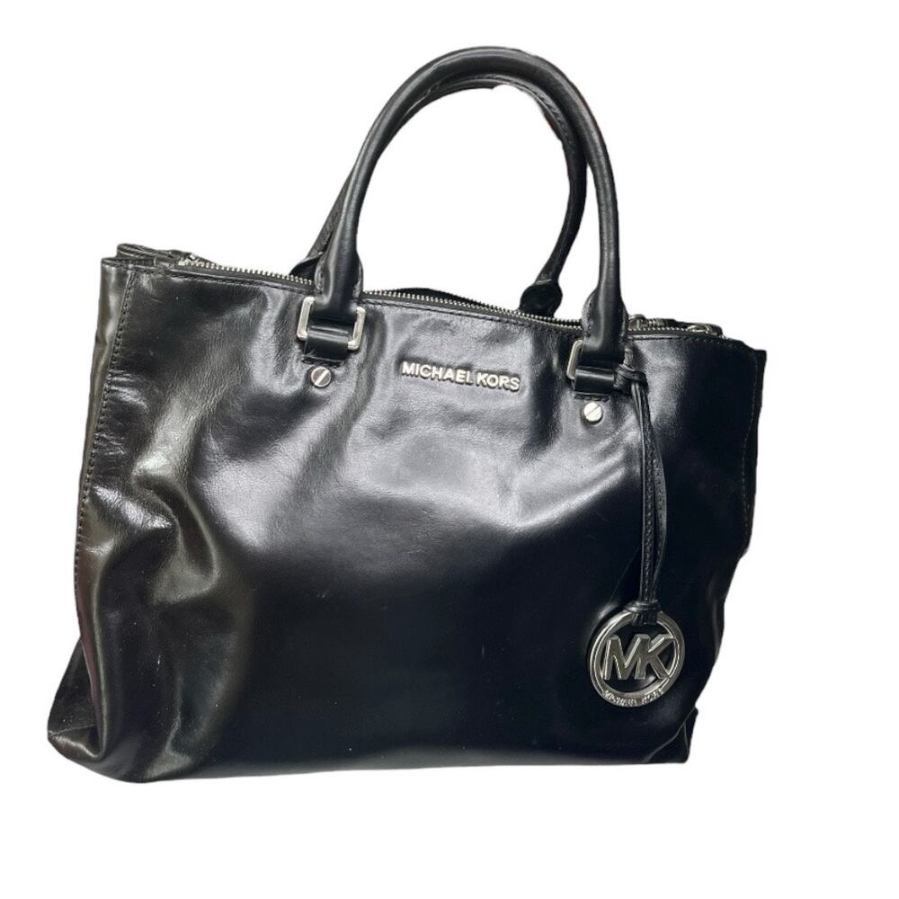 Michael Kors black leather silver tote handbag expandable magnetic zip closure
